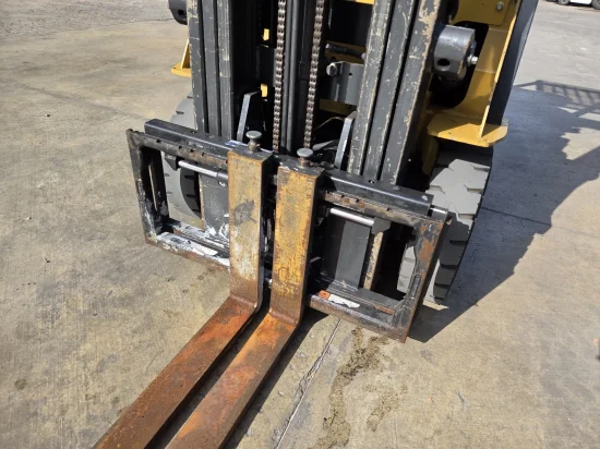 περονοφόρο ανυψωτικό υγραερίου CATERPILLAR