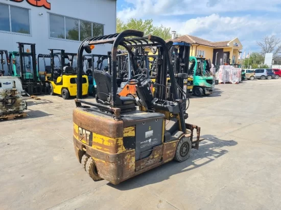ηλεκτρικό περονοφόρο ανυψωτικό CATERPILLAR