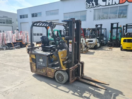 ηλεκτρικό περονοφόρο ανυψωτικό CATERPILLAR
