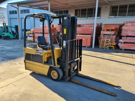 ηλεκτρικό περονοφόρο ανυψωτικό CATERPILLAR