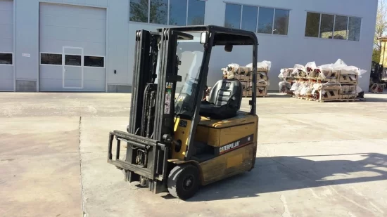 ηλεκτρικό περονοφόρο ανυψωτικό CATERPILLAR